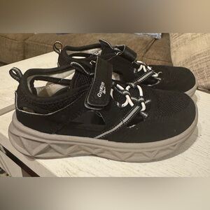 OshKosh B'gosh Black and Gray Kids Sneakers sz 11